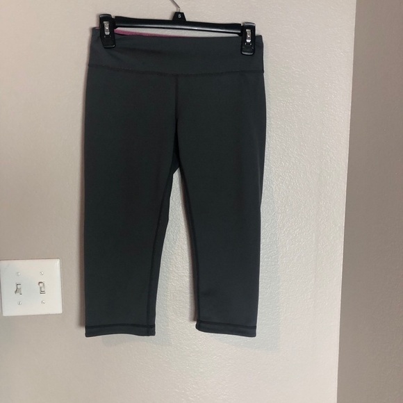 ZELLA Reversible Pink Gray Crop Yoga Legging - Picture 2 of 7